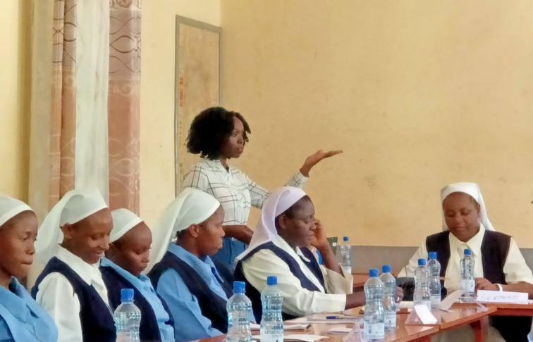 OikoDiplomatique’s Carolyne Bii facilitating the the takeaway session on the final day